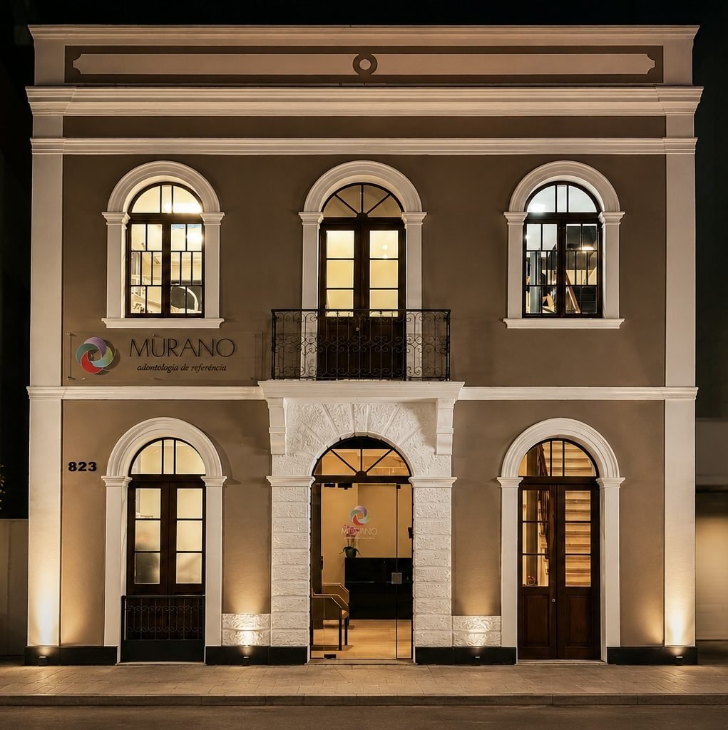 Fachada do casarão histórico restaurado da Murano Odontologia, no Batel